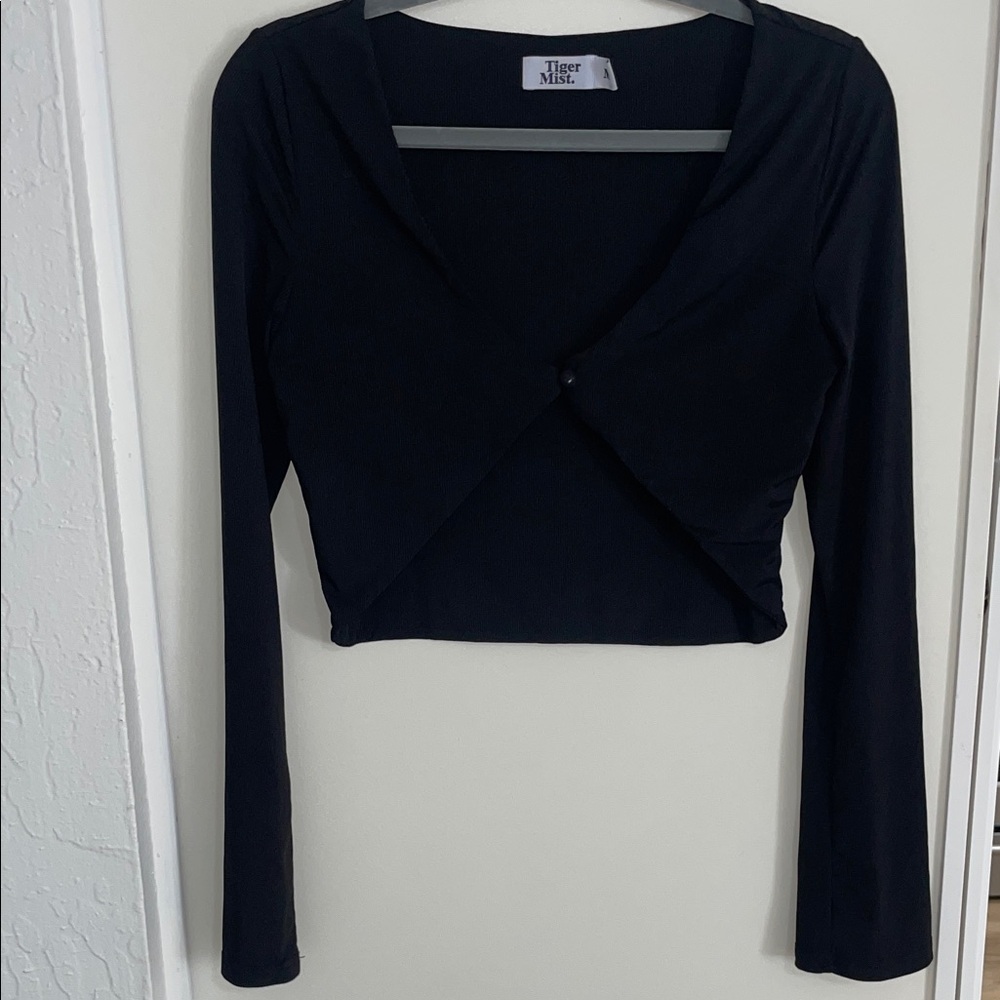 Tiger Mist Black Long Sleeve V-Neck Crop Top | M